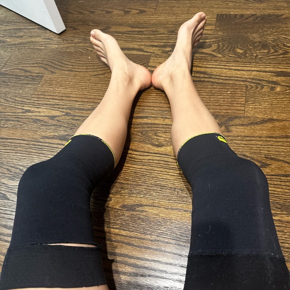 Bundle on compression sleeves - Picture 2 of 4